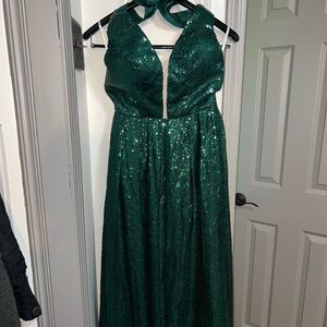 Vintage Emerald Green Deep V Neck Sequin Prom Dress With Open Back
